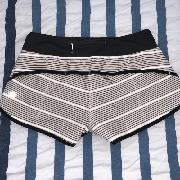Lululemon stripe speed shorts 2.5” size 6 - Picture 1 of 10